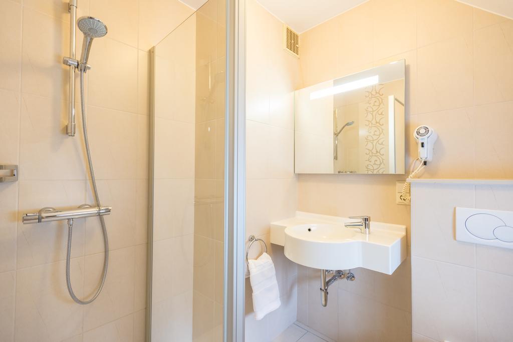 Hotel Steineweiher St. Vith ภายนอก รูปภาพ